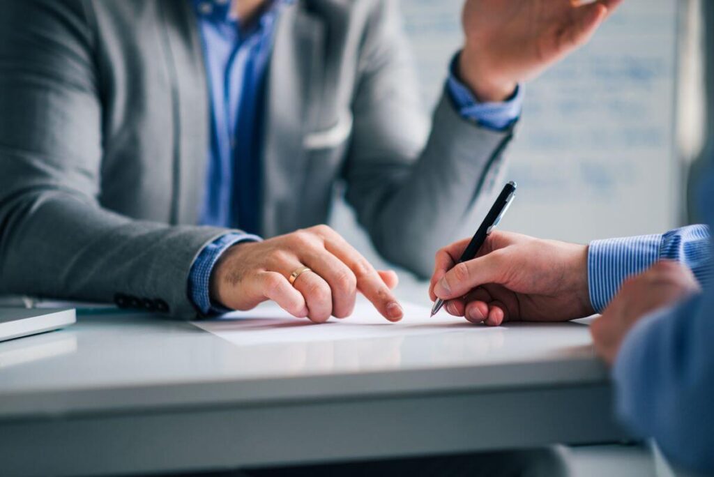 Rejestracja spółki przez S24 kosztuje 350 zł, a notarialnie/PRS 600 zł; zgłoszenie do KRS w 7 dni, wymagane umowa, dane, zgody, lista wspólników.